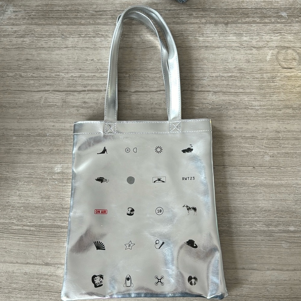 Renaissance World Tour Bag